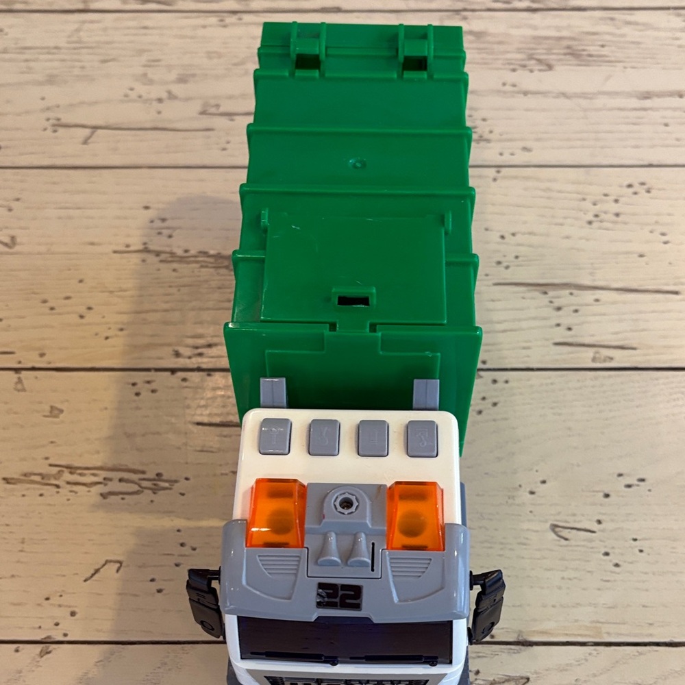 Maxx Action Lights/Sounds Revving Waste Removal Recycling Truck Toy - Picture 13 of 16